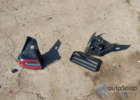 2023 Tesla Model Y Awd/Long Range Dual Motor All-Wheel Drive z USA, uszkodzony, nr VIN 7SAYGDEE1PA025933